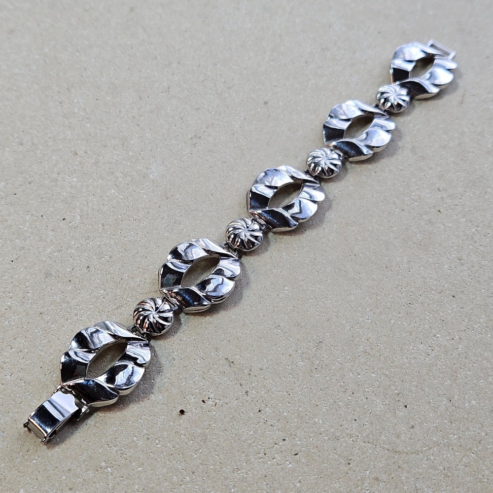 Vintage Marino Silver‎ Tone Link Bracelet Textured Oval Sunburst Western Concho